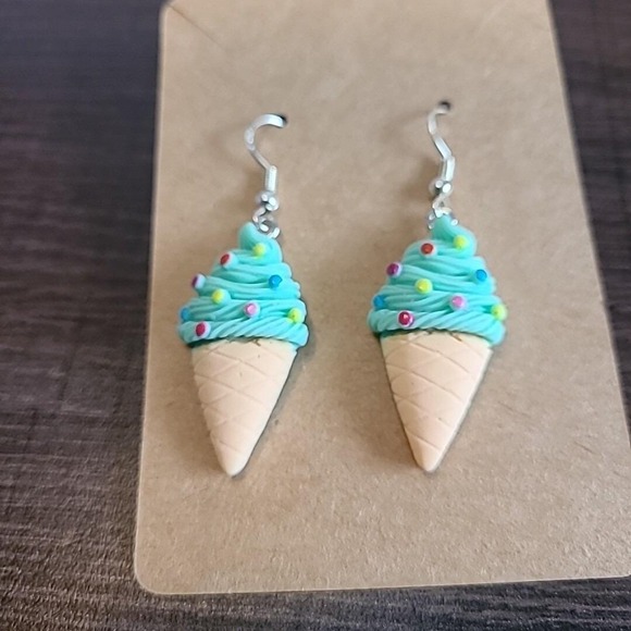 Mint with Sprinkles Ice Cream Cone Dangle Drop Earrings Handmade NWOT Fun Casual - Picture 6 of 6